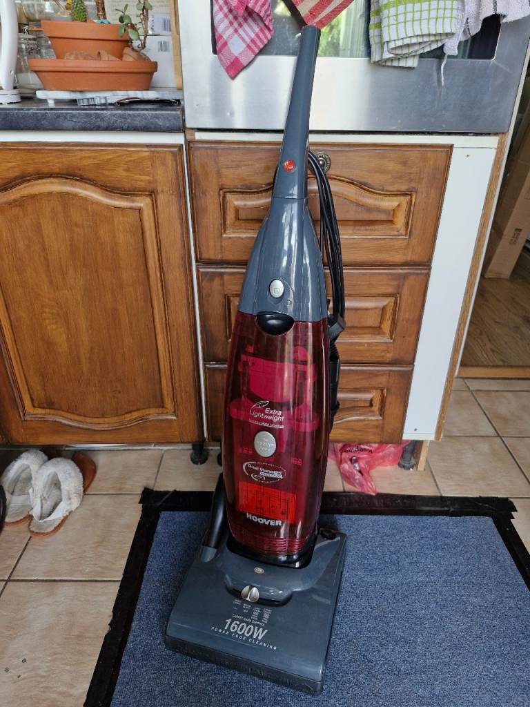Hoover Upright Vacuum Cleaner 1600W – Good Condition