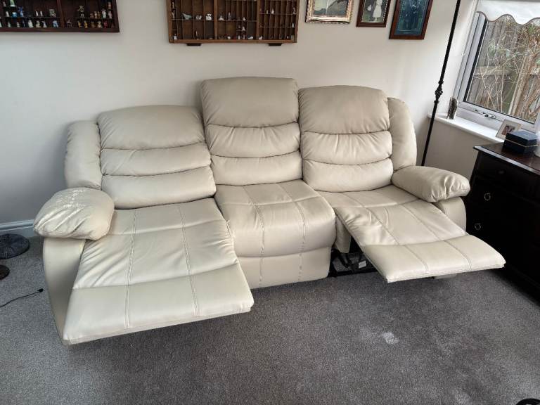 Classic 3 seater reclining sofa