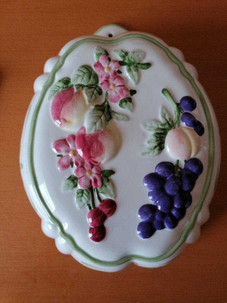 Vintage decorative ceramic jelly mould/ wall hanging