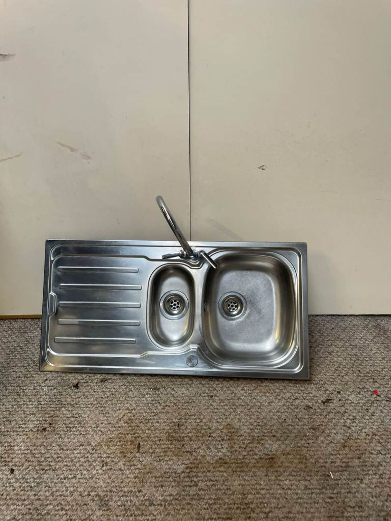 1.5 Bowl Kitchen Sink and Drainer with Tap