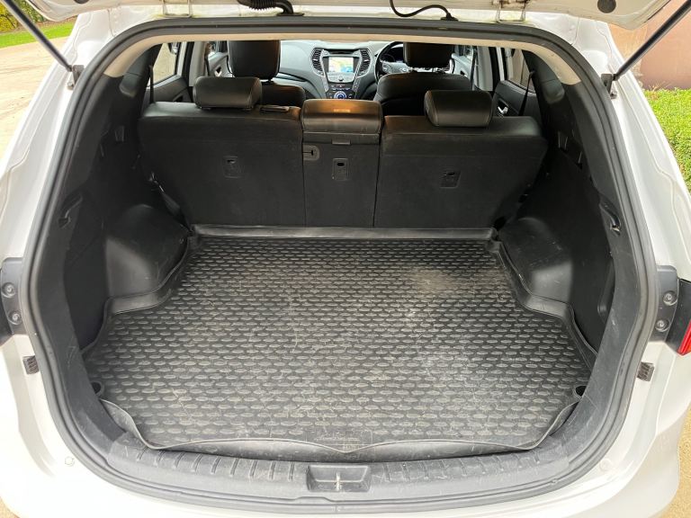 Hyundai, SANTA FE,Auto,tow bar, white, 4WD, FSH, new wheels, MOT & service! No advisory’s, 2014, 4X4