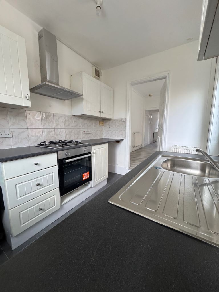 2 (3) Bed End-Terrace House – £850 PCM, DE23 8TD Ideal for Professionals