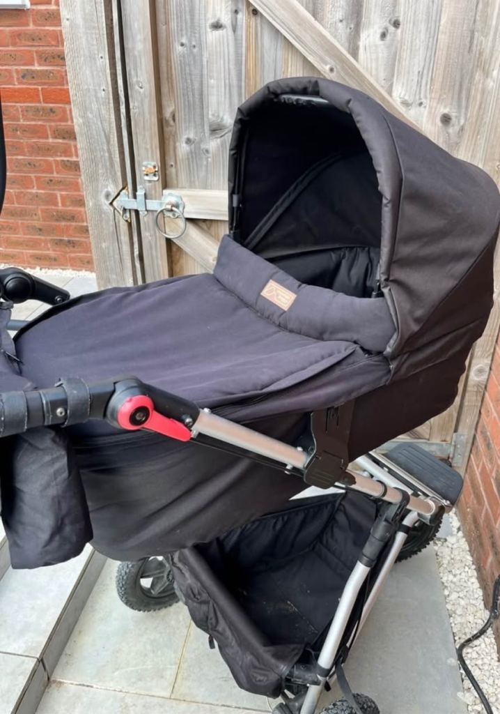 Mountain Buggy Carrycot Plus for Urban Jungle/Terrain - Black Fabric, Good Condition