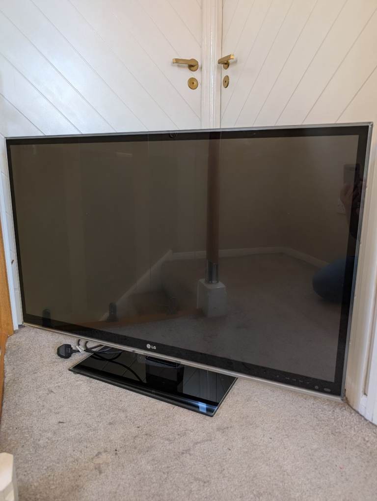 43in LG 3D TV, 3D glasses and Blu-rays
