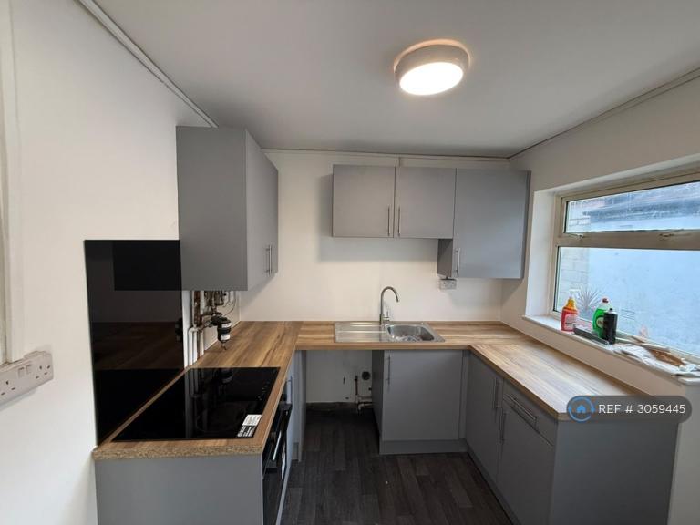 2 bedroom house in Ashton Road East, Manchester, M35 (2 bed) (#3059445)