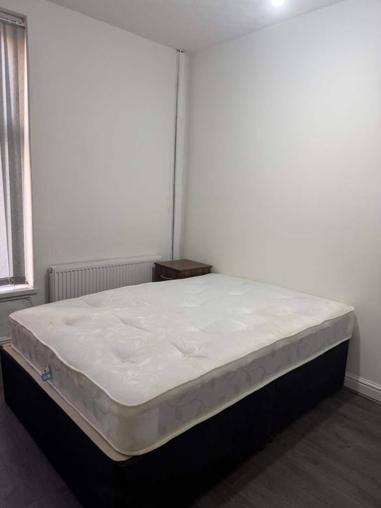 3-bedroom house with driveway and garden