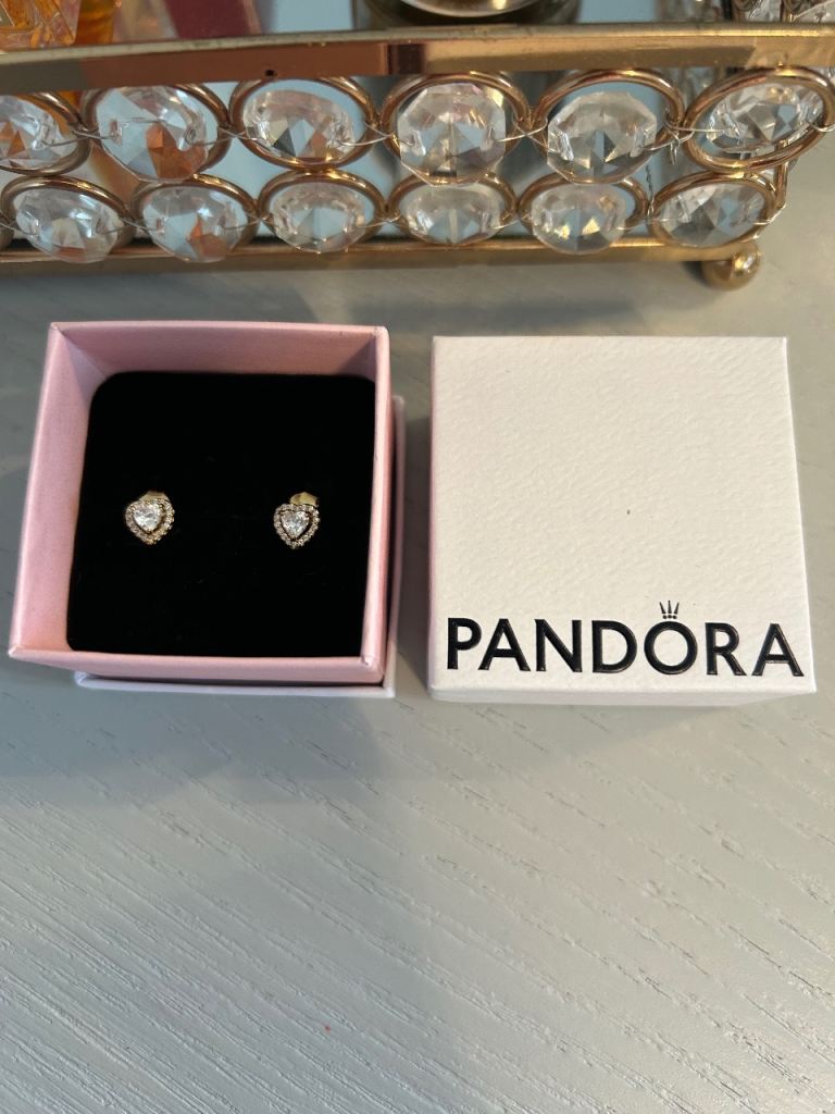 NEW Pandora Sparkling Elevated Heart Stud Earrings - 14k gold plating 