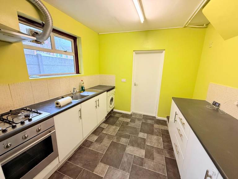 Beautiful Three Bedroom Terraced House to let on Highbury Gardens Seven Kings IG3,