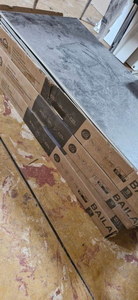 Vinyl click flooring Baila black