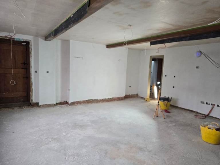Plastering/Tiling 