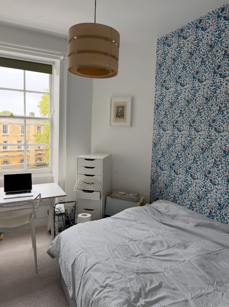 Bright double room in Clifton Village flat