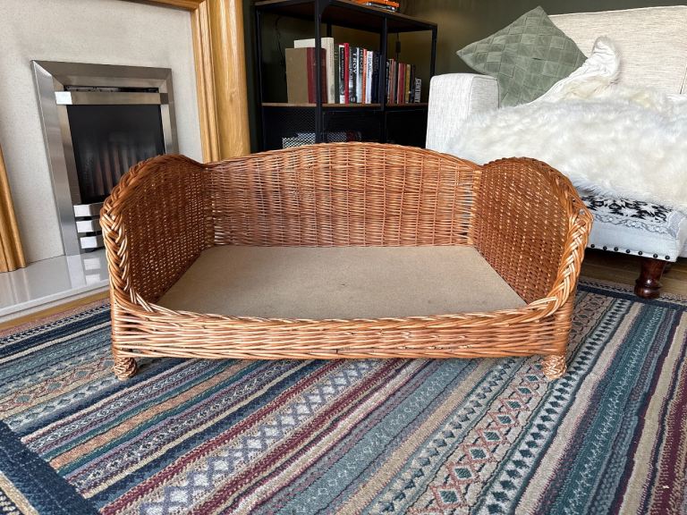 Prestige Wicker raised dog settee