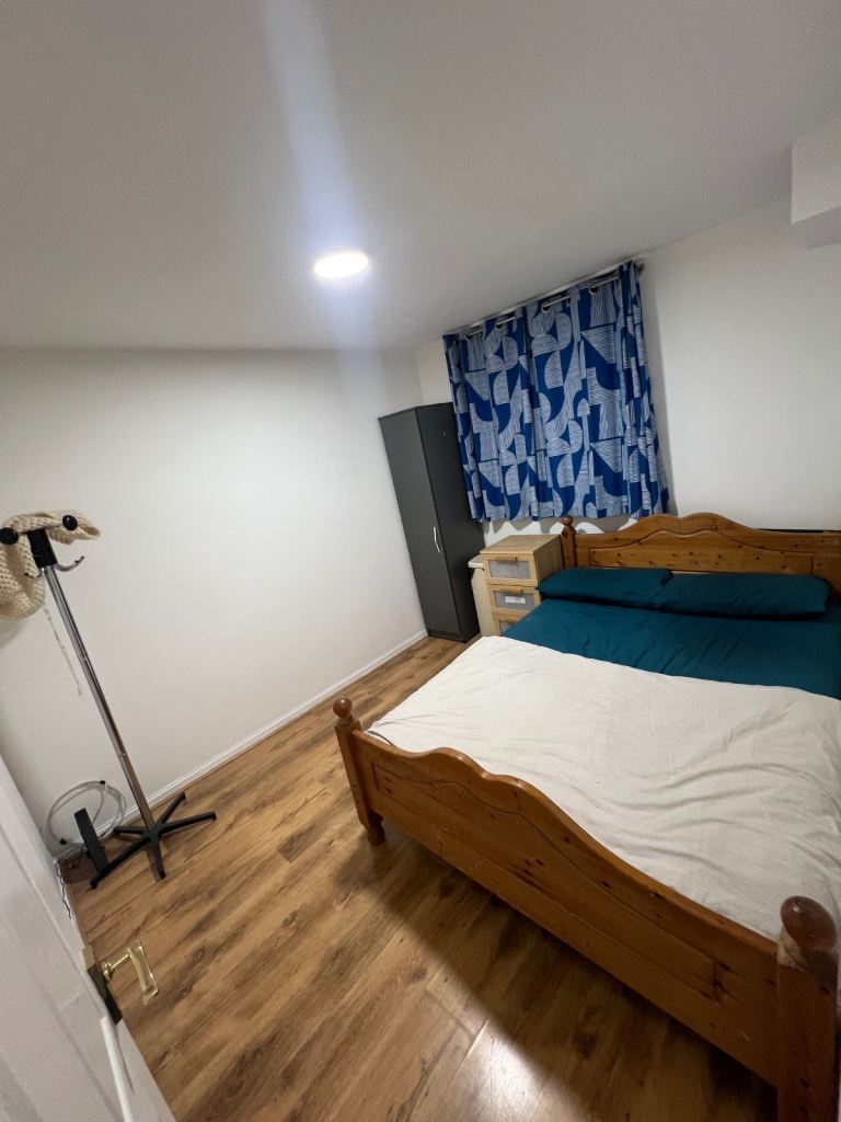 Spacious 2 double bedroom at Farnborough for working women or students  (£700/Month) 