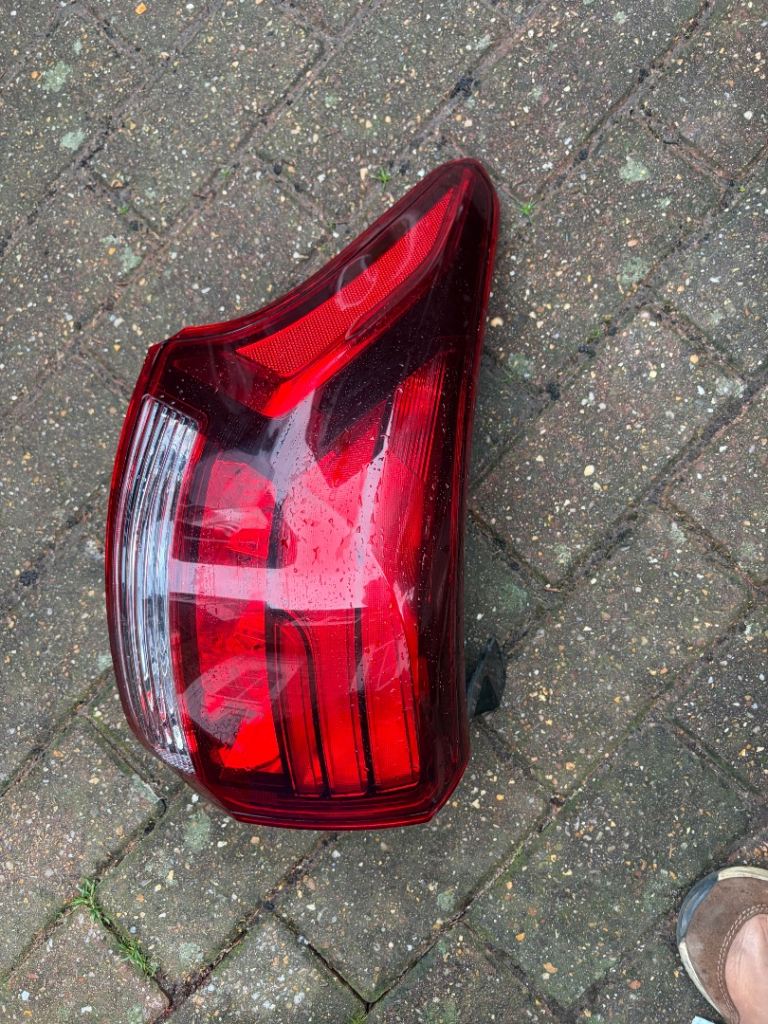 Mitsubishi outlander rear left passenger side headlight