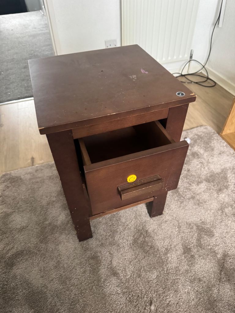 2x Brown bedside tables