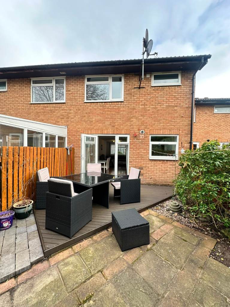 Spacious and Cosy Double Rooms for Rent in - TW12 3YZ