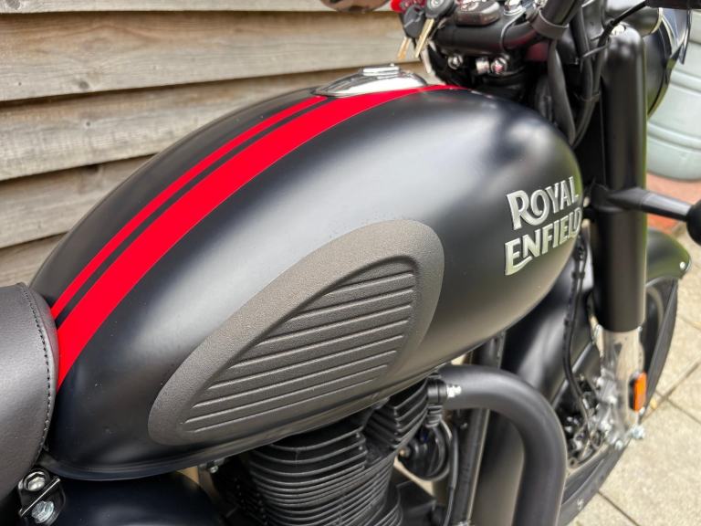 2023 / 23 Royal Enfield CLASSIC 350 £3250 Black 201 miles.