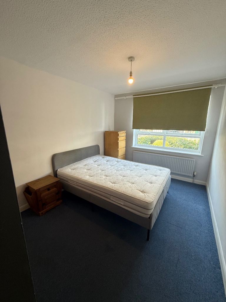 Two Single Rooms in a Maisonette near Marina 