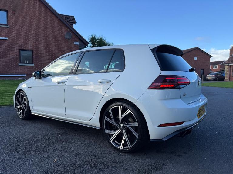 Volkswagen Golf " R " 310 BHP / D.S.G AUTO / 4 MOTION / NEW 19 INCH ALLOYS