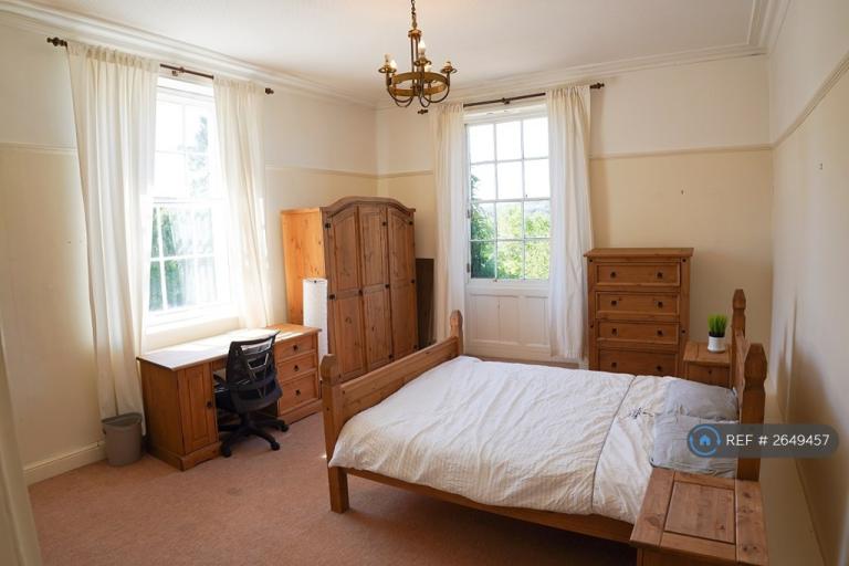 2 bedroom flat in Imperial Hotel, Exeter, EX4 (2 bed) (#2649457)