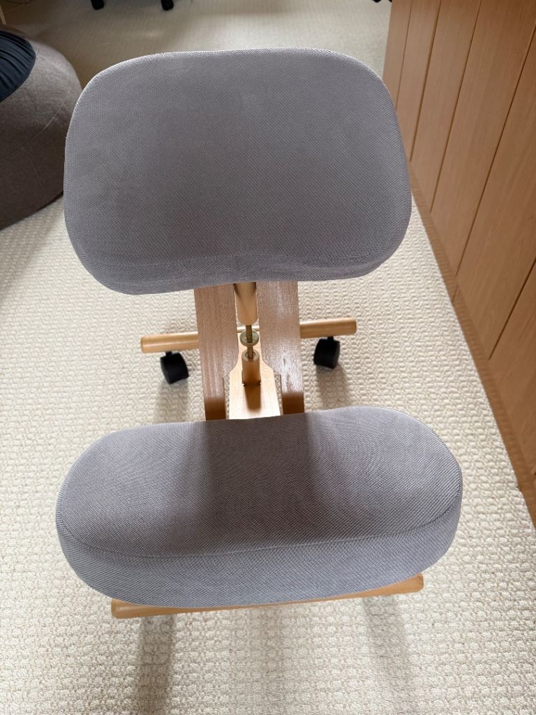 Kneeling stool