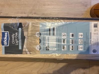 2 packs of Wickes Clovellly Light Oak Laminate Flooring – 12mm