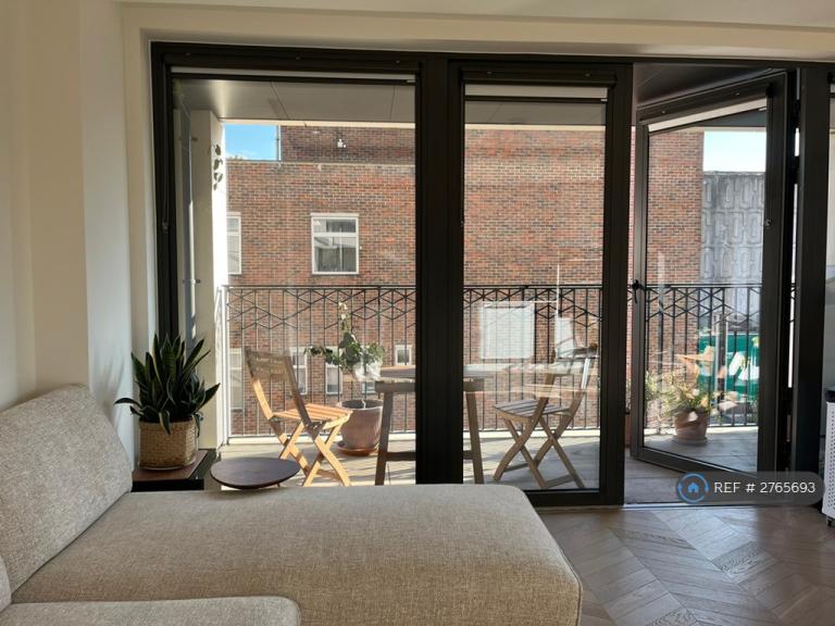 2 bedroom flat in Ayres House, London, N8 (2 bed) (#2765693)