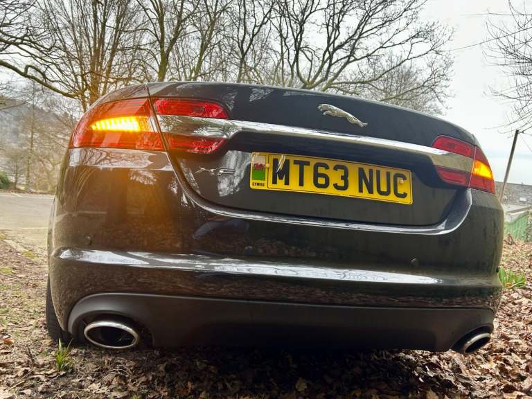 JAGUAR XF 3.0 d V6 240*LUXURY*ONLY73K-Xenons-Nav-BT&amp;Dab-LTHR**Stunning Example