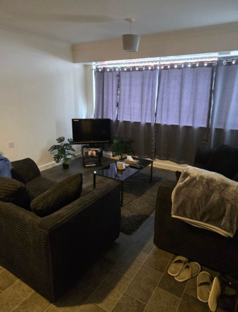 Modern 2-Bedroom Flat | Furnished | Fitted Kitchen | Parking | Forge Place, Digbeth - B12