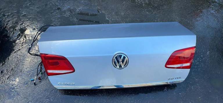 Vw Passat B7 BOOTLID saloon tailgate silver 