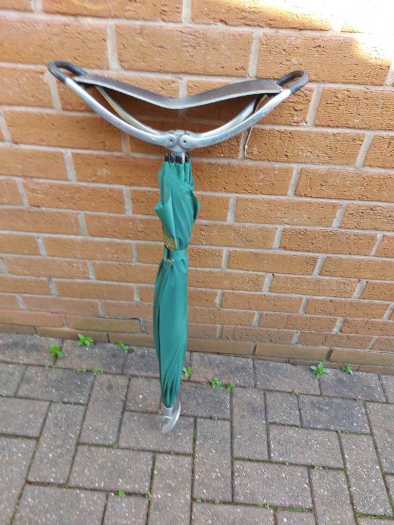 Umbrella shooting stick 