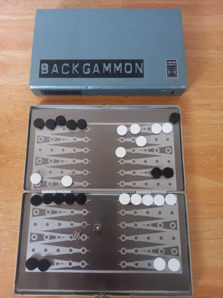 Magnetic travel Backgammon set