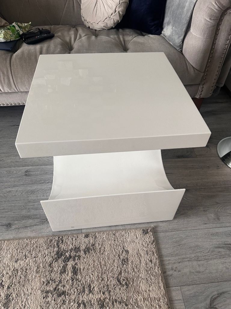 Dwell sculptural White gloss side table