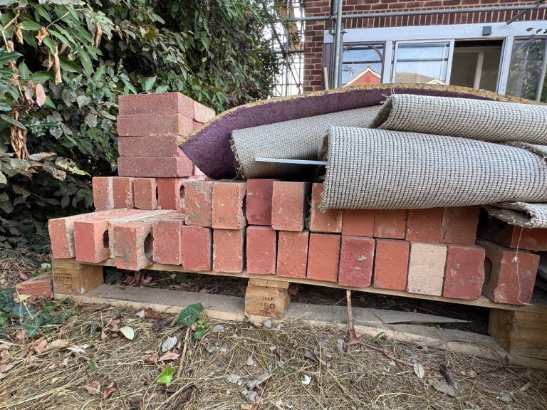 100 free Red Bricks Good Condition