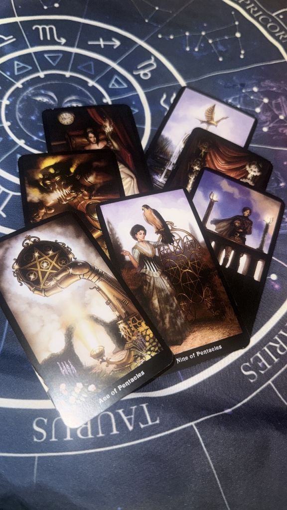 Tarot reading and astrology birth charts with Lana