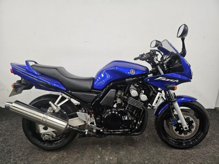 YAMAHA FZS600 FAZER ** STANDARD BIKE - CENTRE STAND - 12 MONTH MOT **