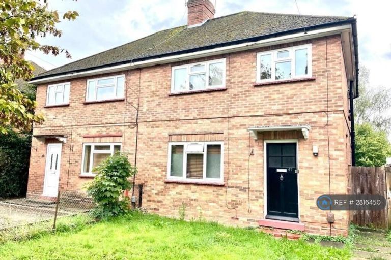 4 bedroom house in Lynwood Avenue, Egham, TW20 (4 bed) (#2816450)