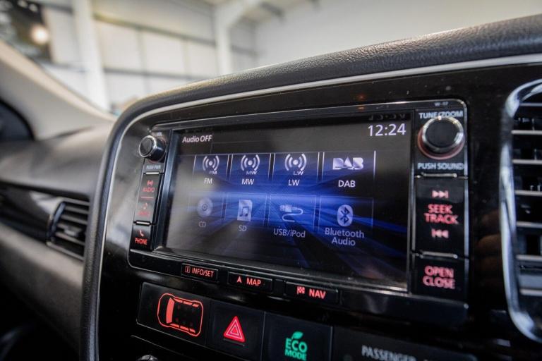 2017 Mitsubishi Outlander 2.0h 12kWh 4h SUV 5dr Petrol Plug-in Hybrid CVT 4WD Euro 6 (s/s) (200 p...