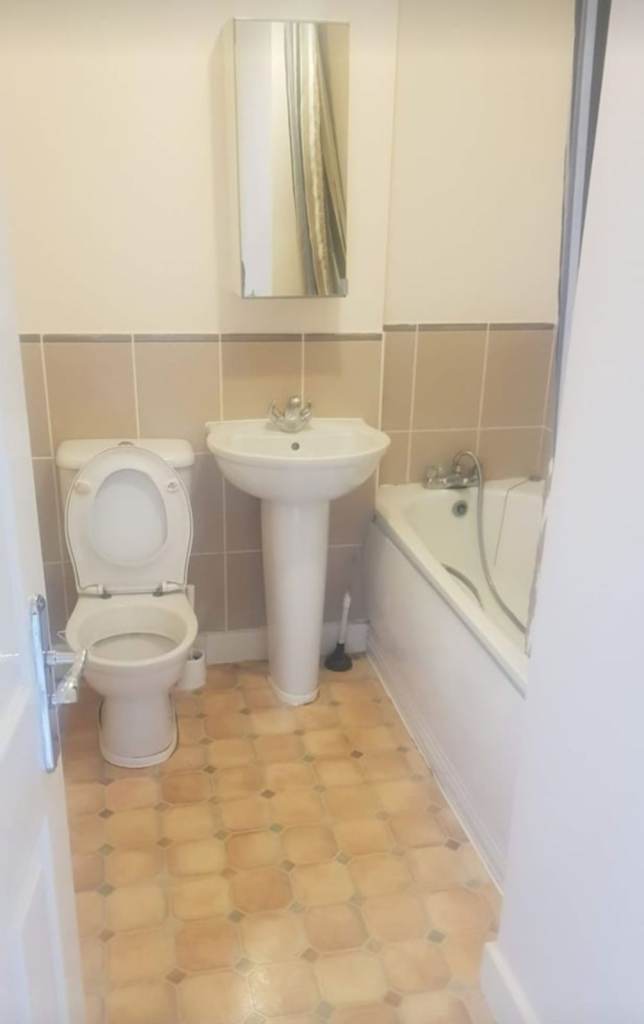 DOUBLE ROOM BILLS INCLUSIVE 4 RENT AT MK8