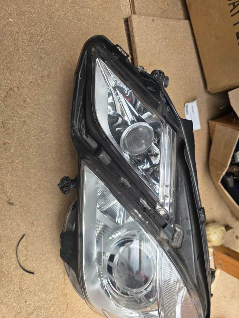 MERCEDES E Class W212 Headlight Headlamp Xenon Passenger Left Side Breaking Part