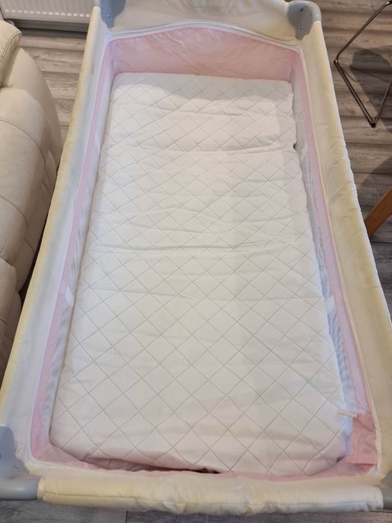 Travel cot for baby/toddler