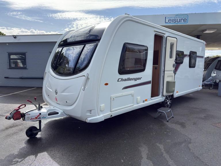 Swift Challenger 580, Rear Island Fixed Bed Motor Mover, ...............NOW SOLD