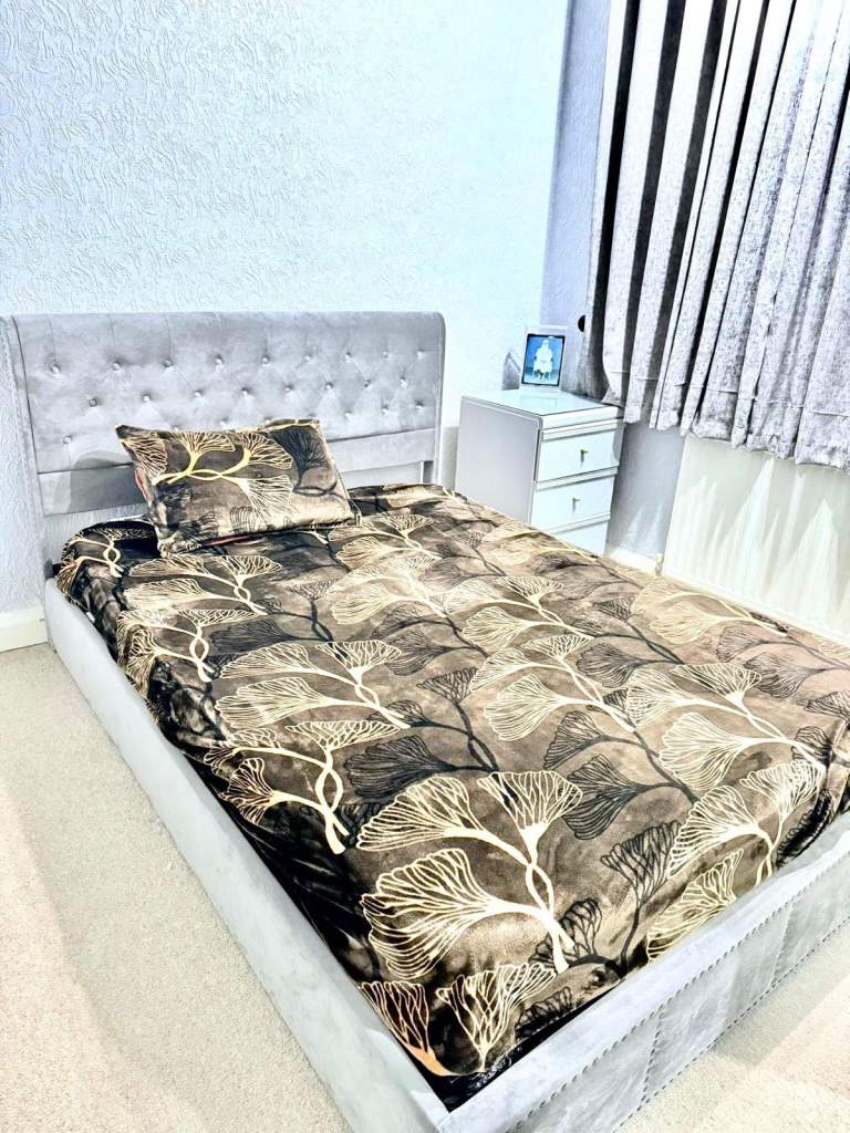 DOUBLE ROOM AVAILABLE FOR RENT IN FELTHAM(TW13)