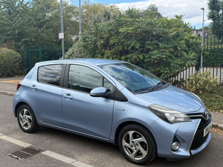 Toyota Yaris 1.5 VVT-HYBRID design E-CVT AUTO 