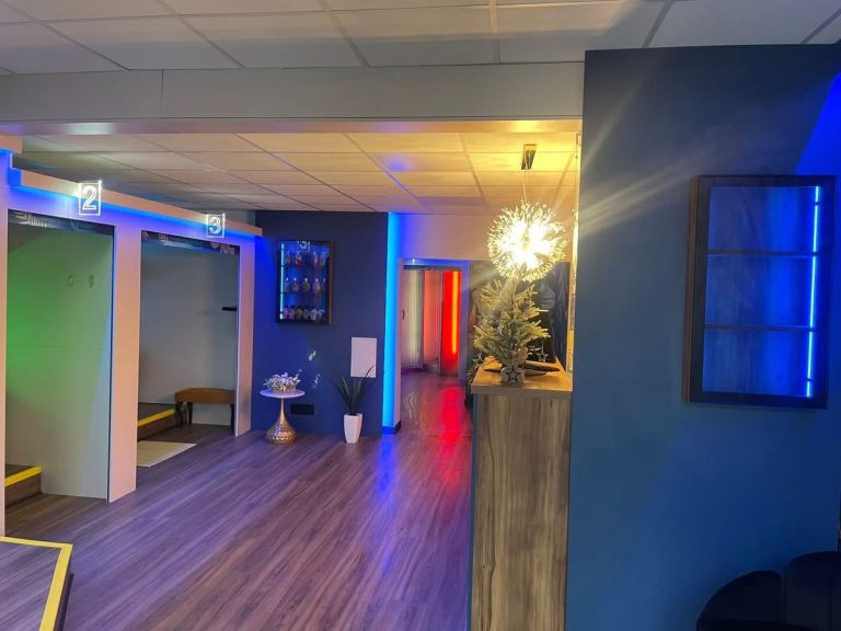 Sunbed studio for sale 