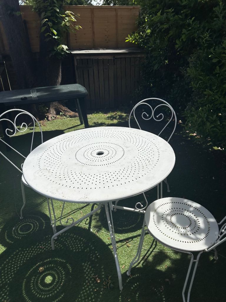 White Metal Garden Patio Furniture Set with 3 Chairs