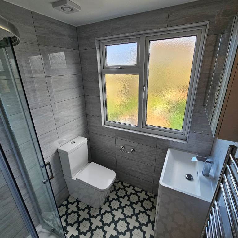 Bathroom renovation service. Laminate flooring, painter, tiler, plumber.