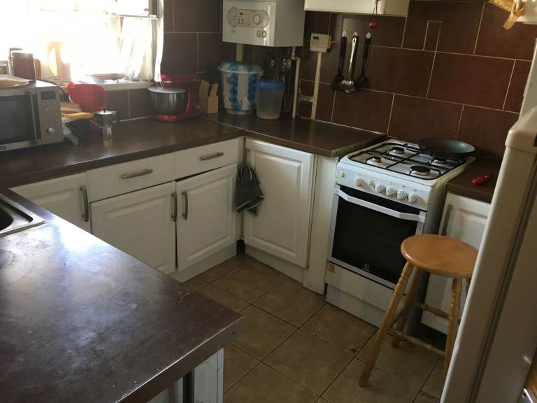 Nice Single Room Near Bromley-By-Bow Station, London E3
