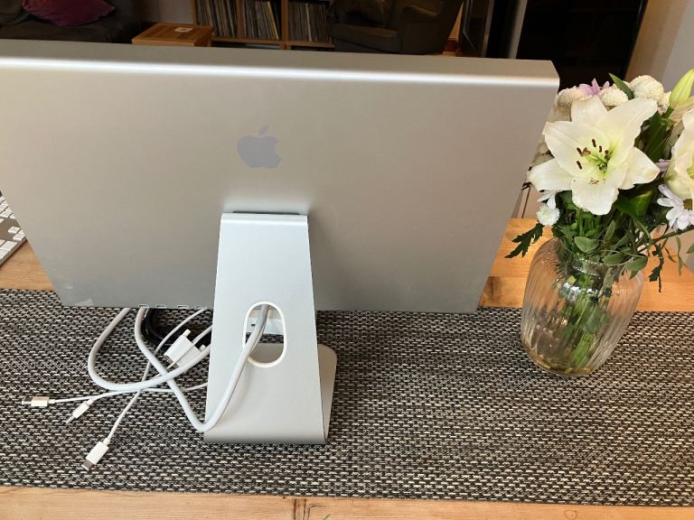 Apple Monitor 23” 