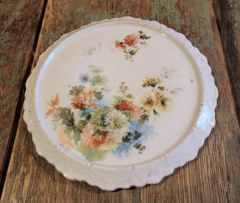 Antique porcelain serving plate - 7.5 inch